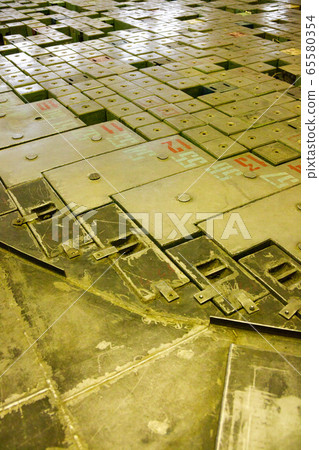 Graphite-moderated nuclear power reactor 65580354