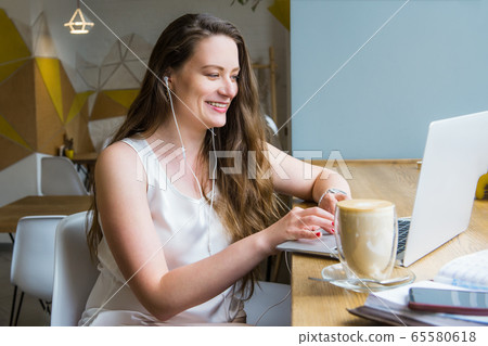 Portrait of smiling young business woman Portrait of smiling young business woman 65580618