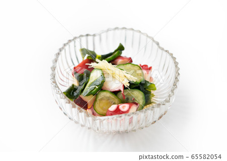 Vinegared cucumber and octopus 65582054