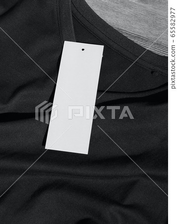 V-neck shirt and clothing label 65582977