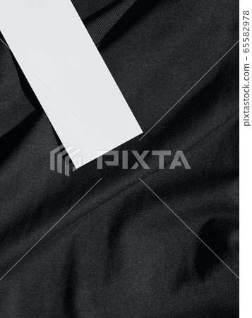 V-neck shirt and clothing label 65582978