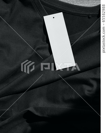 V-neck shirt and clothing label 65582988