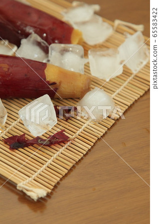 Chilled fried potato 65583422