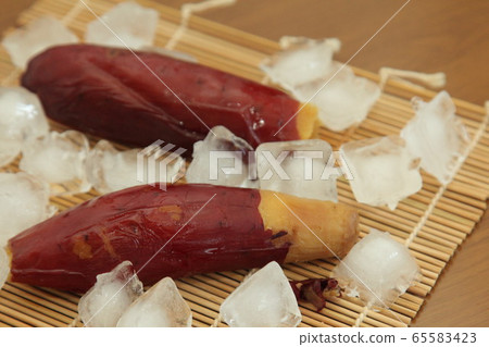 Chilled fried potato 65583423