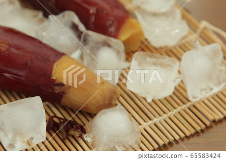 Chilled fried potato 65583424