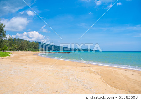 no people on Bang Niang Beach Khaolak 65583608