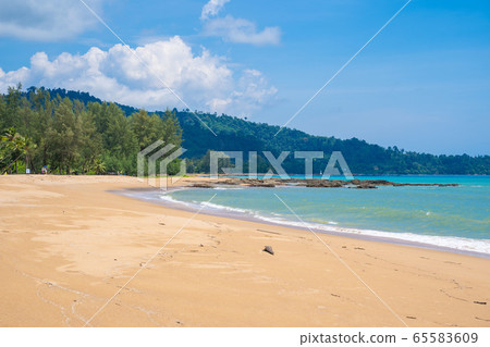 no people on Bang Niang Beach Khaolak 65583609