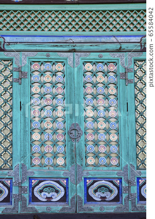 寺廟的花卉圖案門 65584042