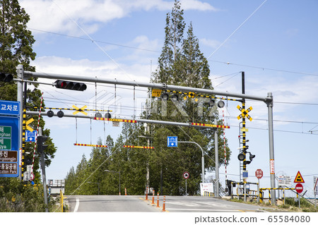 unmanned railroad crossing 65584080