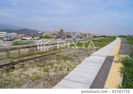 東日本大地震在陸前高田市周圍的五個月後，一個車站被沖走 65585756