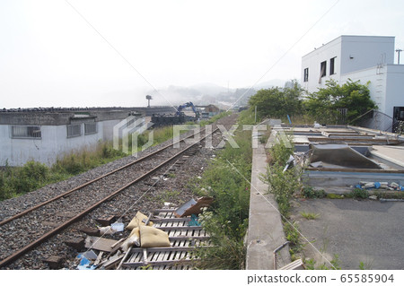 東日本大地震在陸前高田市周圍的五個月後，一個車站被沖走 65585904