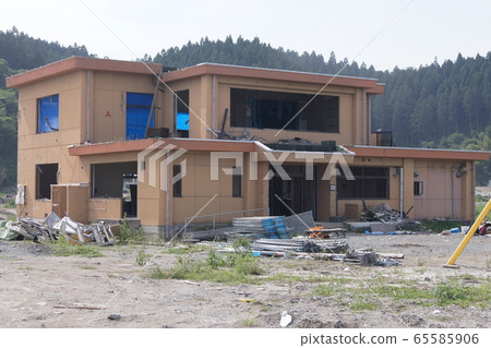 Scenes from 5 months after the Great East Japan Earthquake: Community centers around Rikuzentakata City 65585906