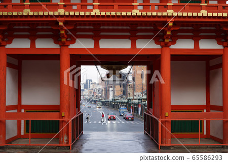 雨後的早晨,京都八坂神社西城門,四條通 雨後的早晨,京都八坂神社西城門,四條通 65586293