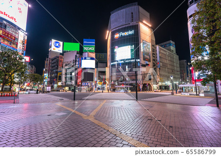 “東京”澀谷,人們在東京消失的一種自我約束的心情 “東京”澀谷,人們在東京消失的一種自我約束的心情 65586799