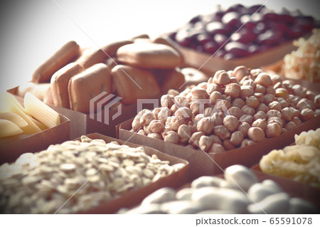 Food crisis and humanitarian assistance Food crisis and humanitarian assistance 65591078