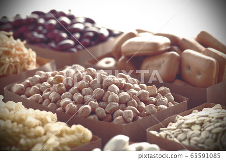 糧食危機和人道主義援助 65591085