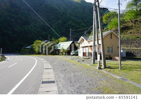 Narita Onsen Bus Stop Near Hayakawa Town, Yamanashi Prefecture 65591141