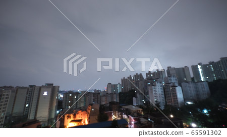 下雨的夜晚 下雨的夜晚 65591302