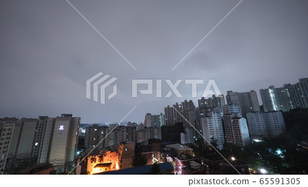 下雨的夜晚 下雨的夜晚 65591305