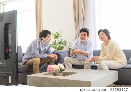 Parent and child living television family image Parent and child living television family image 65593157