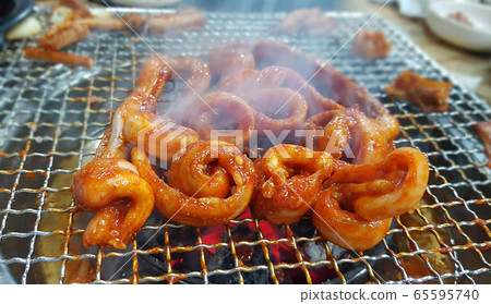 Seasoning, charcoal fire, eel Seasoning, charcoal fire, eel 65595740