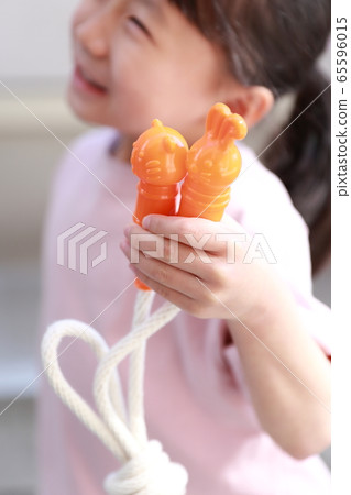 Skipping rope (exercise sport girl girl child parenting childcare play diet infant copy space health) Skipping rope (exercise sport girl girl child parenting childcare play diet infant copy space health) 65596015