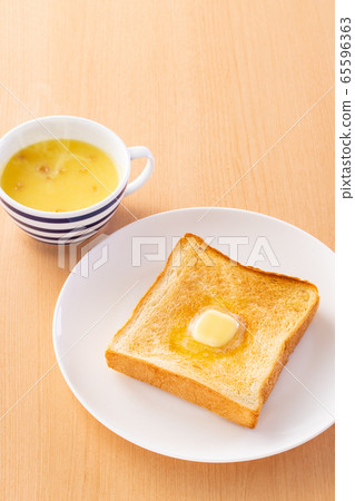 Butter toast and corn soup 65596363