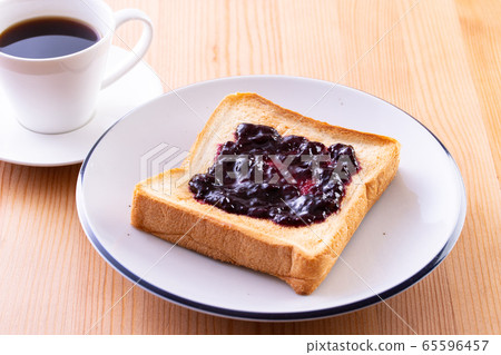 Blueberry jam toast and coffee Blueberry jam toast and coffee 65596457