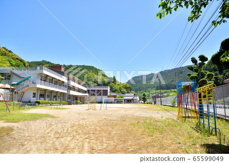 Former Ukiha Municipal Oshio Elementary School closed on March 31, 2020 2605-1 Oshio, Ukiha-cho Ukiha-cho Former Ukiha Municipal Oshio Elementary School closed on March 31, 2020 2605-1 Oshio, Ukiha-cho Ukiha-cho 65599049