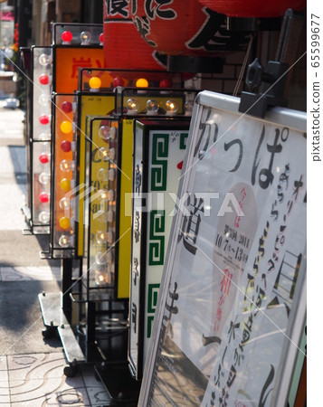 Scenery of Kappabashi Dougu Street (signboard store) 65599677