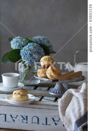 Black tea scone 65601539
