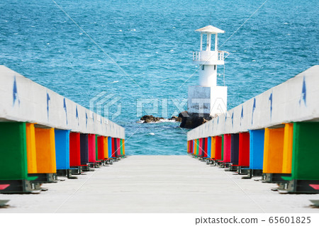 Rainbow Bridge and Lighthouse on the coast 65601825