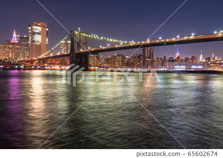 << New York >> Night view of Manhattan, view of Brooklyn Bridge Park << New York >> Night view of Manhattan, view of Brooklyn Bridge Park 65602674