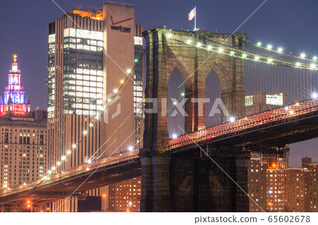 << New York >> Night view of Manhattan, view of Brooklyn Bridge Park << New York >> Night view of Manhattan, view of Brooklyn Bridge Park 65602678