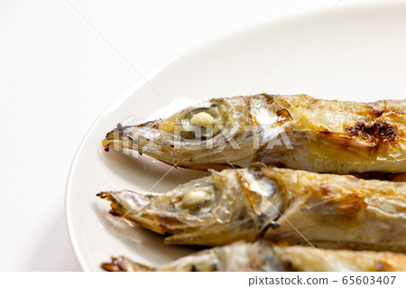 烤的鉗子。 (白板,白色背景) 烤的鉗子。 (白板,白色背景) 65603407