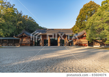 Evening view of Kashihara Shrine Kita Jinmon Evening view of Kashihara Shrine Kita Jinmon 65604074