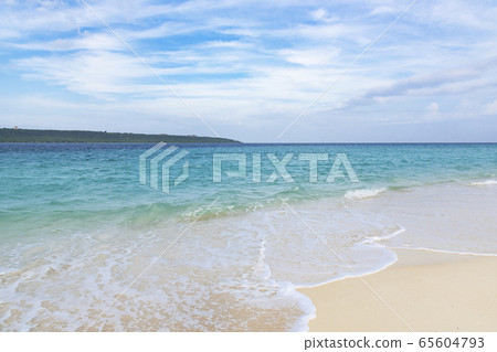 沖繩美麗的宮古藍海和白色沙灘宮古島與那葉前濱海灘 65604793