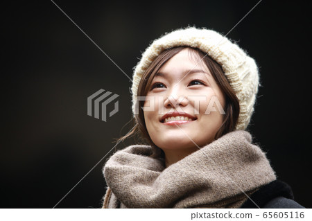 Female portrait 65605116