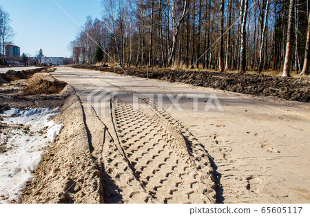 construction of a new modern road 65605117