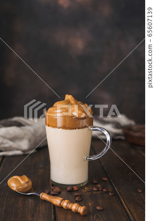Vertical shot of delicous foamy and creamy trendy Vertical shot of delicous foamy and creamy trendy 65607139