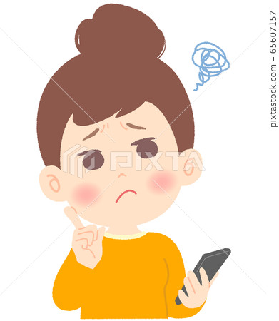 一個女人擔心一隻手的智能手機 一個女人擔心一隻手的智能手機 65607157