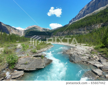 Hiking Hiking 65607442