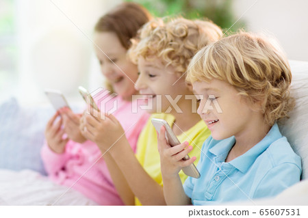 Kids with mobile phone. Child with tablet computer 65607531
