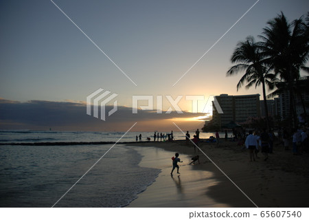 A sunset A sunset 65607540