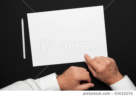 a blank sheet of paper and a businessman's hands 65610254