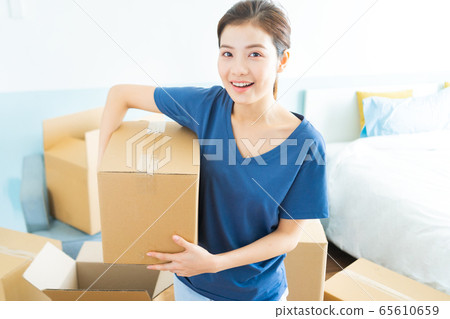 woman, moving house, new life woman, moving house, new life 65610659