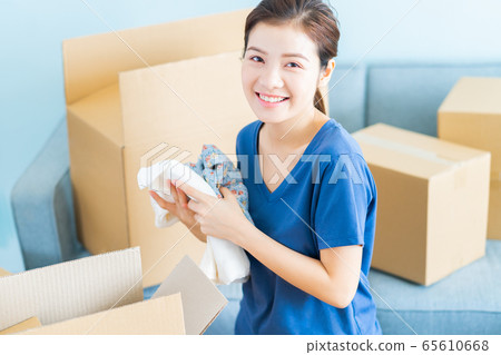 woman, moving house, new life woman, moving house, new life 65610668