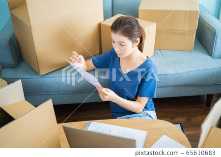 woman, moving house, new life woman, moving house, new life 65610683