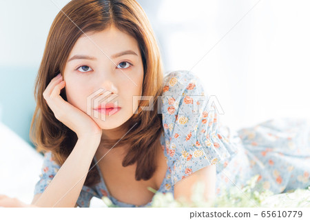 Beautiful woman, bedroom, morning 65610779