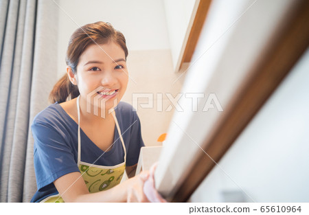 Housewife, housework Housewife, housework 65610964